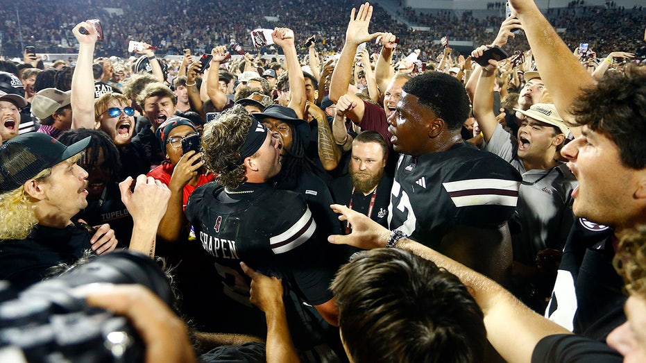 mississippi-state-pulls-off-upset-win-with-incredible-touchdown-in-final-seconds