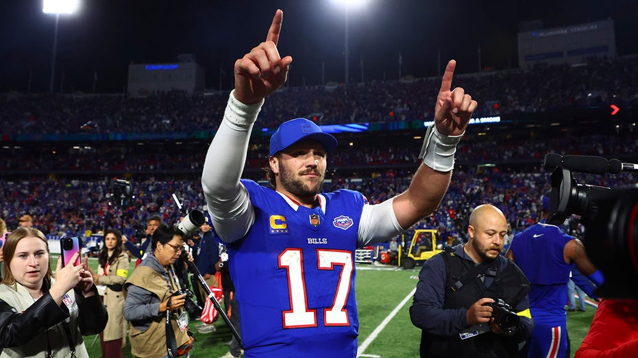 josh-allen-needles-bills-fans-for-leaving-early-during-thrilling-win:-‘have-some-faith-next-time’