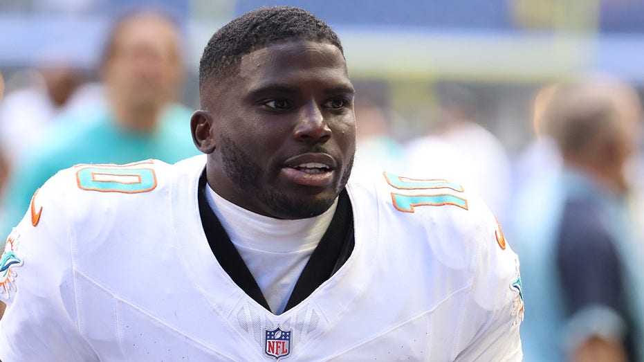 dolphins’-tyreek-hill-faces-domestic-violence-accusations-from-estranged-wife,-lawyers-fire-back-at-claims