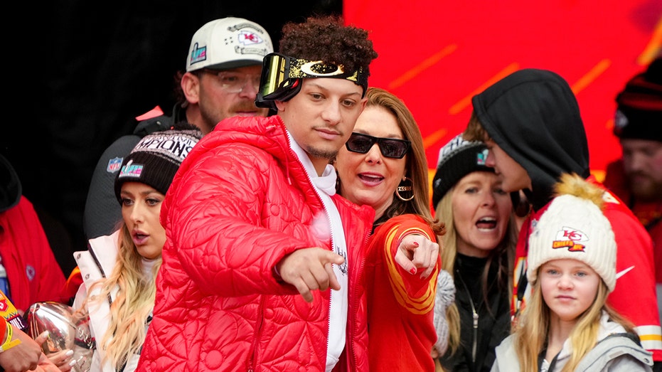 patrick-mahomes’-mom-sends-heartfelt-message-on-charlie-kirk-after-assassination