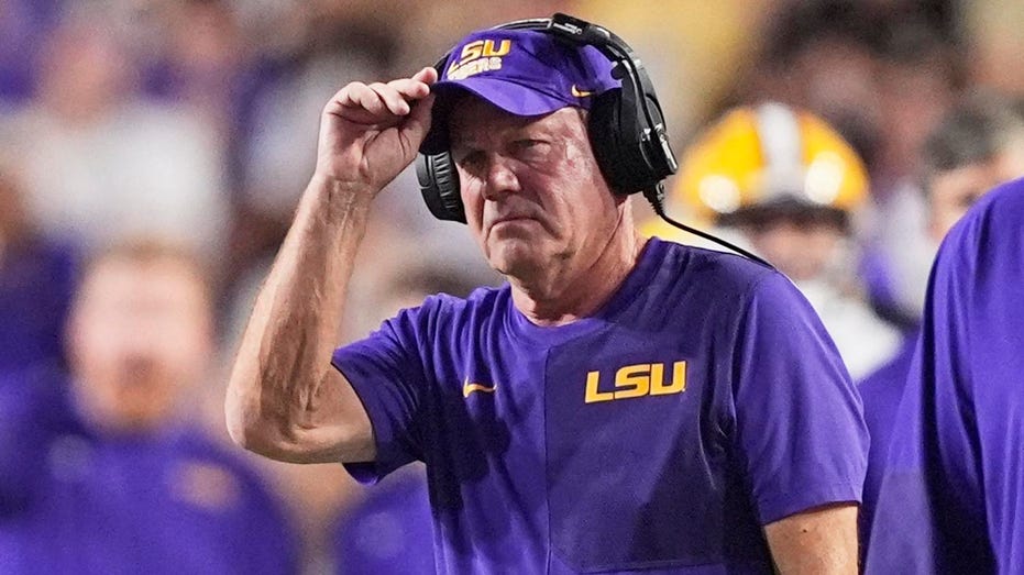 lsu,-florida-players-steamroll-coach-brian-kelly-on-sidelines