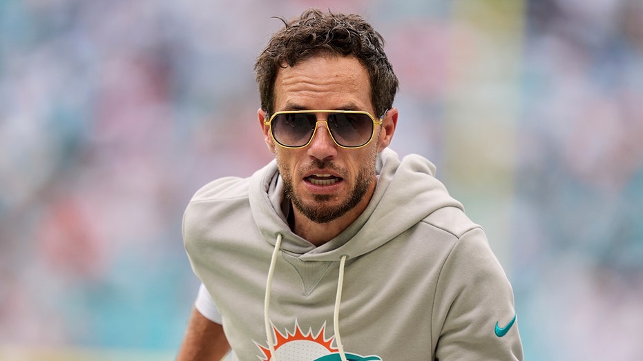 dolphins’-mike-mcdaniel-offers-bewildering-quote-about-winning-as-banner-calls-for-his-firing