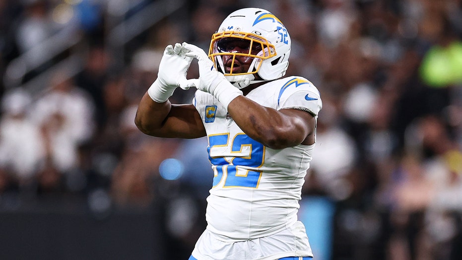 chargers’-khalil-mack-suffers-gruesome-arm-injury-vs-raiders
