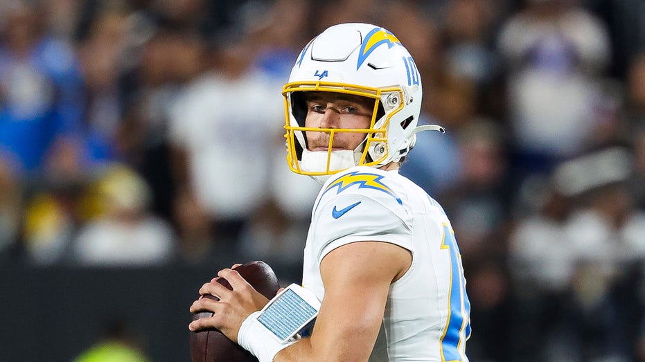 chargers-defeat-raiders-on-the-road-behind-justin-herbert’s-2-touchdown-passes