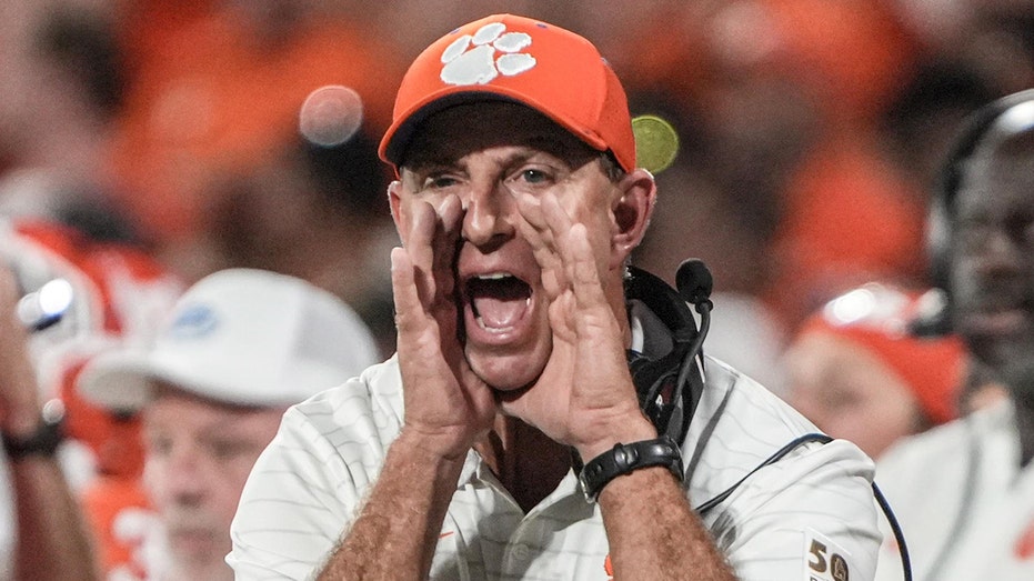 dabo-swinney-defends-clemson,-reminds-critics-of-team’s-winning-tradition-despite-season’s-slow-start