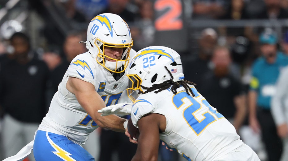 ex-nfl-star-shawne-merriman-optimistic-about-chargers-through-2-weeks