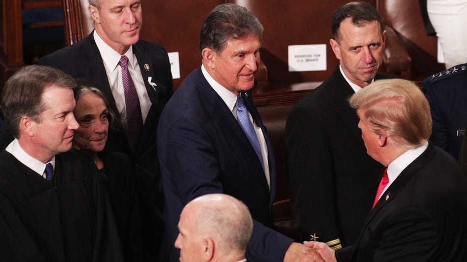manchin-recalls-close-ties-with-‘outsider’-trump,-cold-shoulder-from-obama-in-new-book