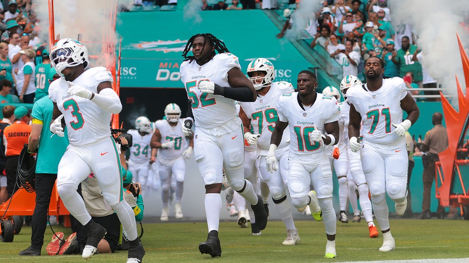 ex-nfl-star-offers-gloomy-outlook-on-dolphins-ahead-of-bills-matchup