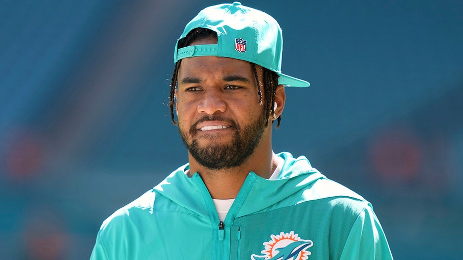 dolphins’-tua-tagovailoa-draws-backlash-for-admitting-he-‘can’t-do-half’-of-what-bills-star-josh-allen-can