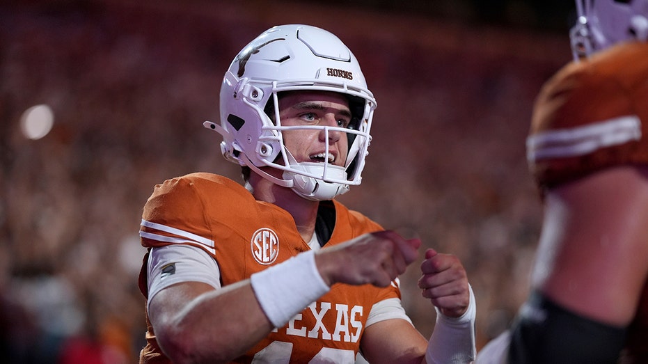 texas’-arch-manning-talks-trash-to-defender-after-scoring-td-in-blowout-win-over-sam-houston-state