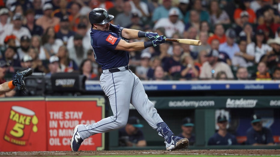 cal-raleigh-breaks-ken-griffey-jr.’s-mariners-single-season-home-run-record