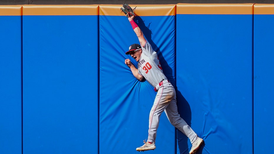 nationals’-jacob-young-shows-off-incredible-concentration-to-make-unbelievable-catch-vs-mets