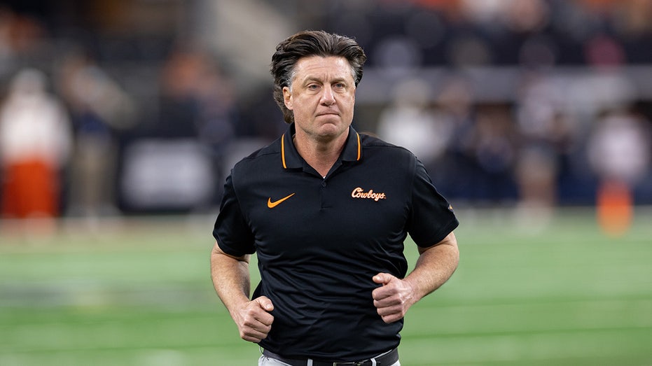 oklahoma-state-fires-mike-gundy-after-21-seasons-following-fan-outrage