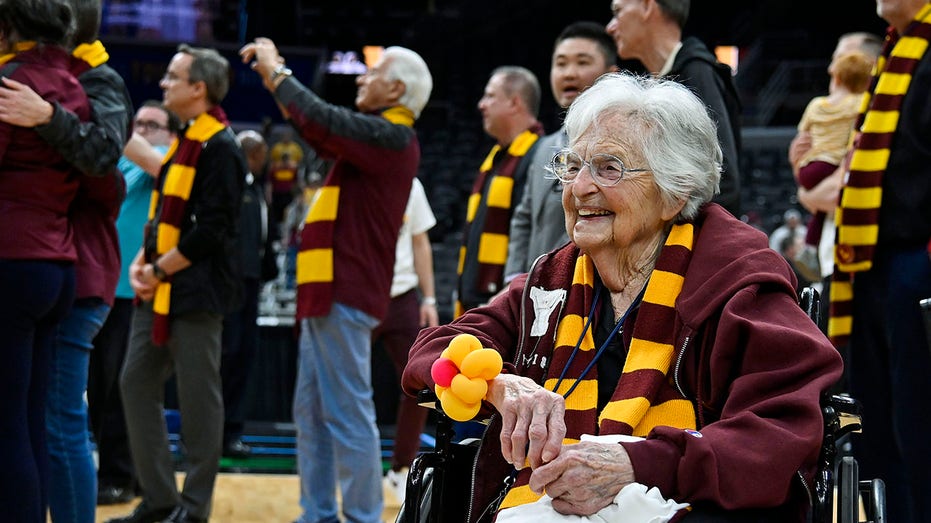 sister-jean-retires-as-loyola-chicago-basketball-chaplain-due-to-health-concerns