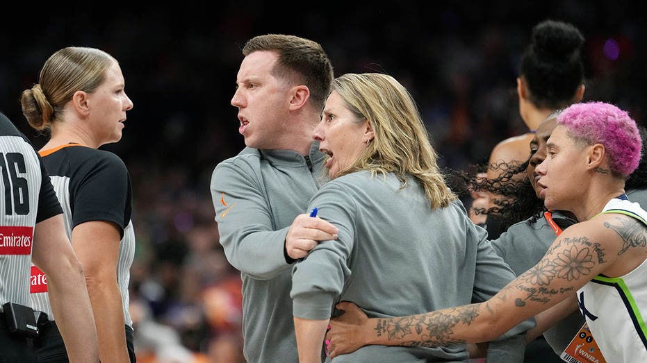 lynx-coach-cheryl-reeve-rages-at-wnba-refs-after-star-suffers-injury-in-final-seconds,-blasts-officiating