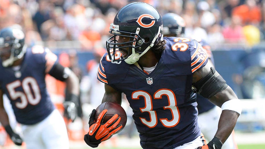 ex-nfl-star-charles-tillman-cites-trump’s-immigration-crackdown-as-reason-why-he-quit-fbi