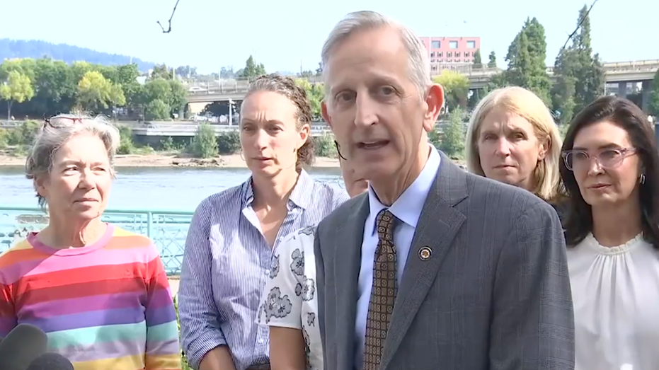 portland-mayor-condemns-federal-intervention,-claims-videos-of-anti-ice-riots-were-from-years-ago