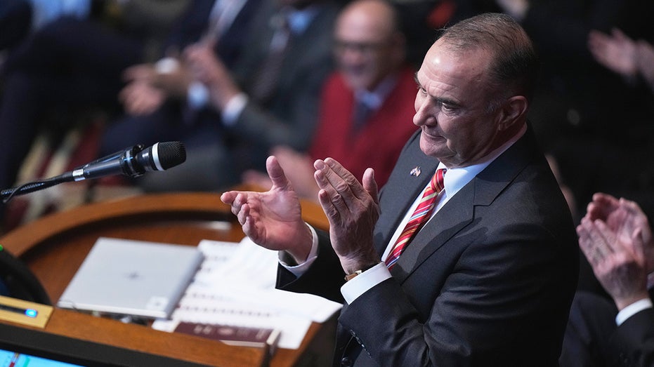 republican-governor-signs-into-law-trump-backed-congressional-redistricting-map