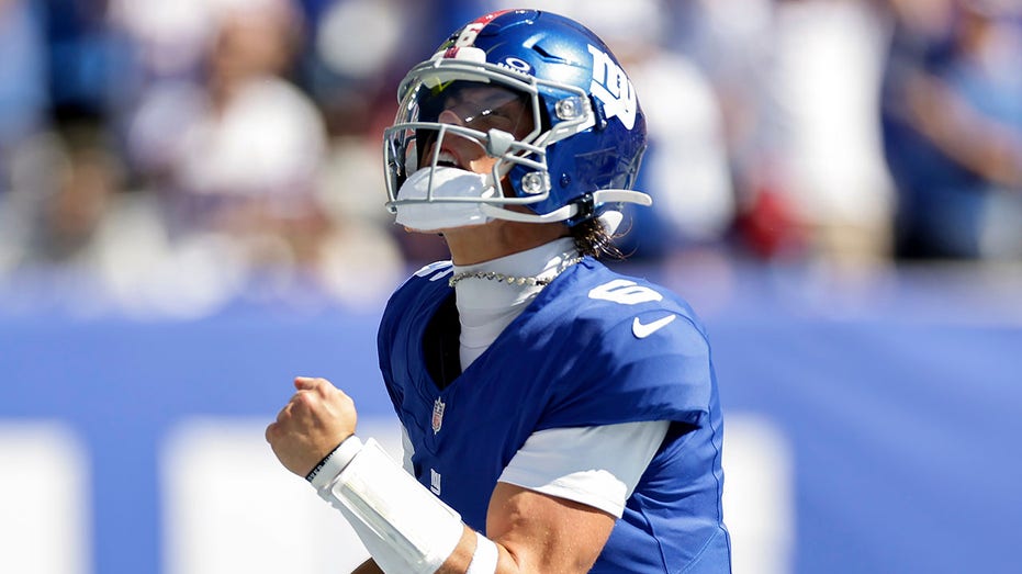 giants’-jaxson-dart-joins-tim-tebow-with-rare-statistical-feat-in-first-start