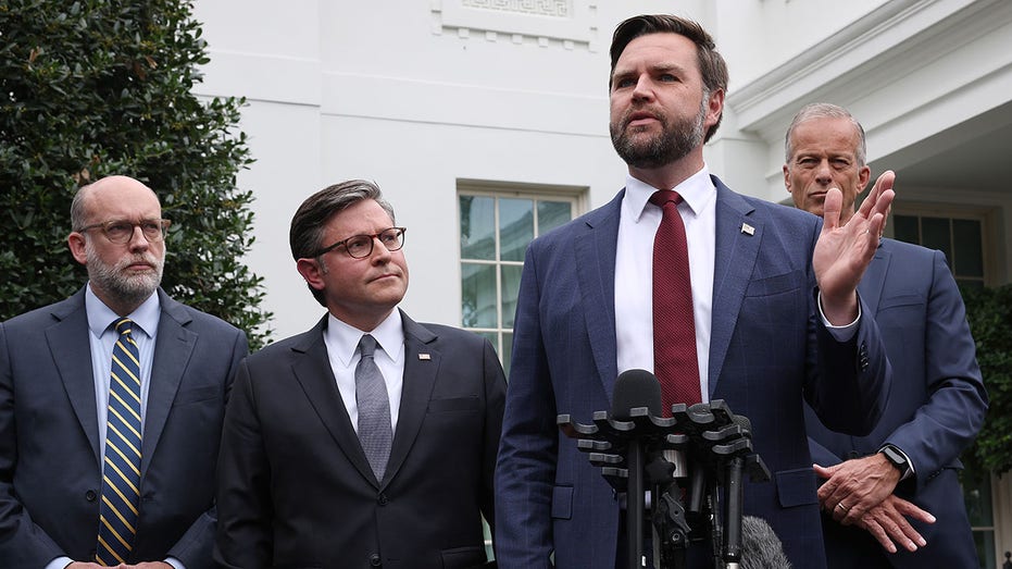 jd-vance-says-government-likely-‘headed-into-a-shutdown’-after-trump-meets-with-dems