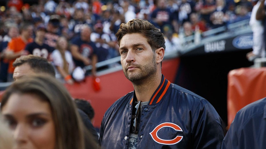 former-nfl-quarterback-jay-cutler-released-from-prison-one-day-early-after-serving-dui-sentence:-report