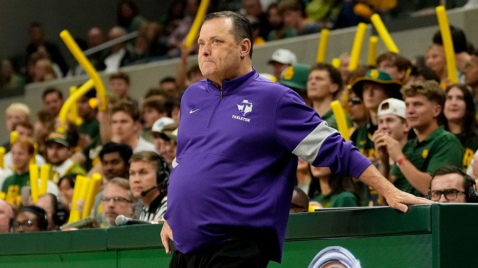 tarleton-state-men’s-basketball-coach-billy-gillispie-on-leave-amid-investigation-into-anonymous-complaint