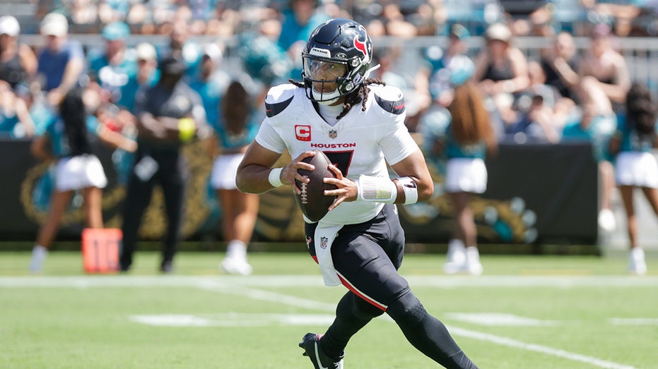 texans’-cj.-stroud-floats-theory-about-personal-athleticism:-‘i’m-not-as-quick-anymore’