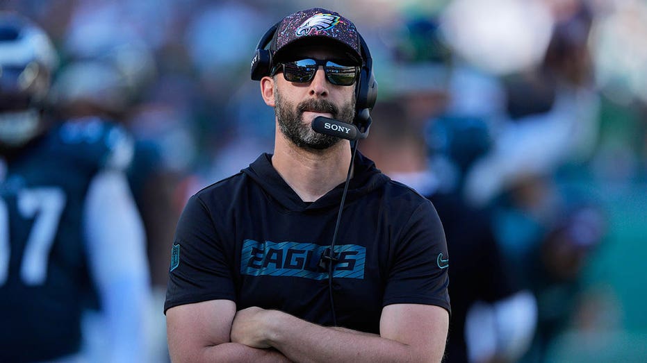 controversial-no-call-in-eagles’-loss-to-broncos-sends-nfl-fans-into-frenzy