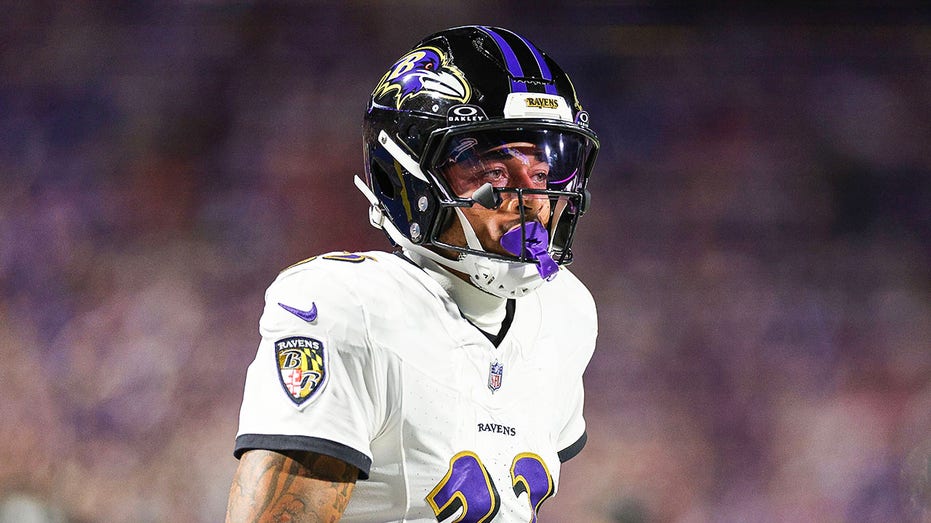 ravens-star-jaire-alexander-confronts-texans-rookie-after-touchdown-in-blowout-loss