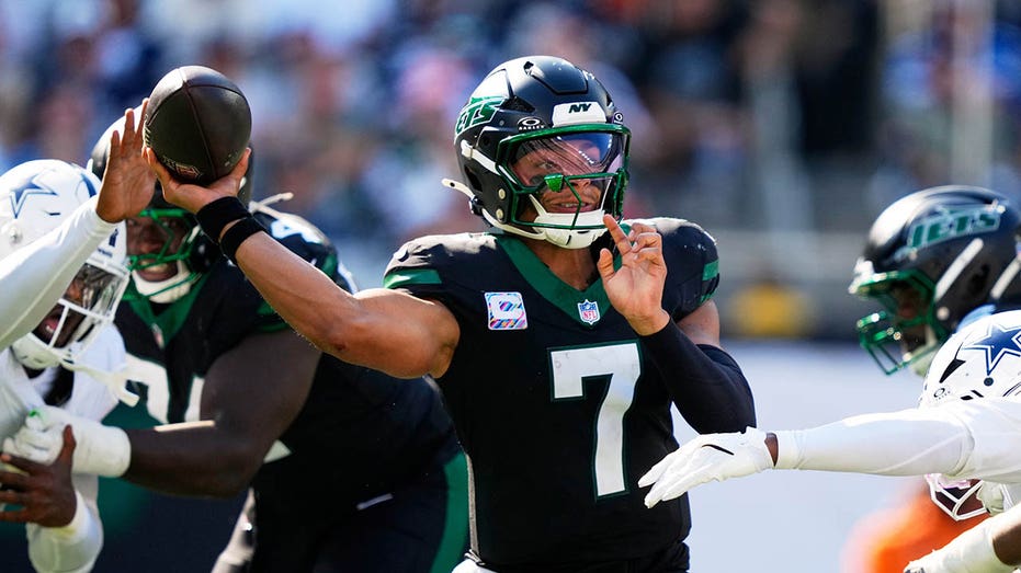 jets’-uninspiring-play-against-cowboys-draws-backlash-from-fans
