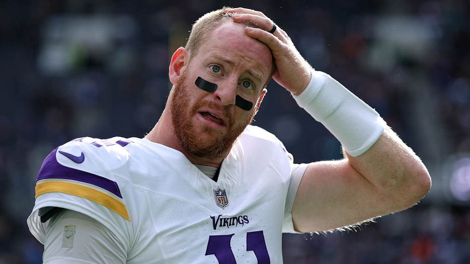 ex-nfl-star-critical-of-carson-wentz-as-vikings-qb-suffers-injury-vs-browns