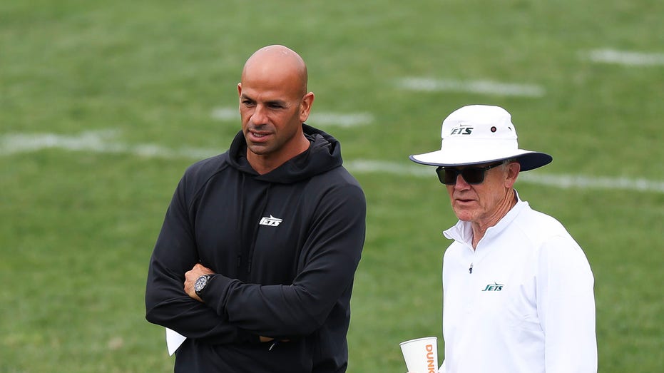 robert-saleh’s-brother-rips-jets-owner-woody-johnson-after-team-falls-to-0-5