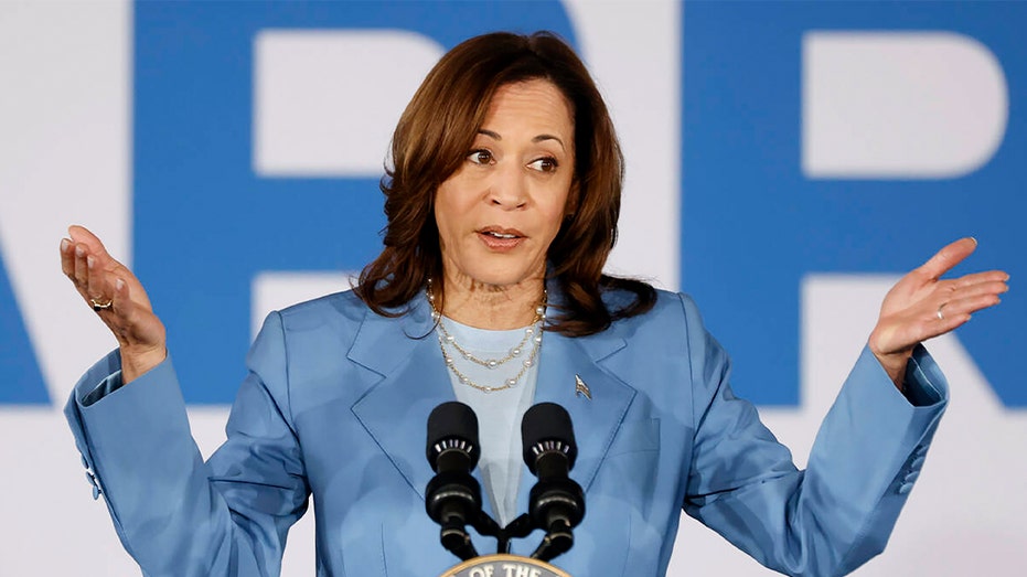 kamala-harris-hosts-wnba-player-to-discuss-alleged-conversation-with-league-commissioner