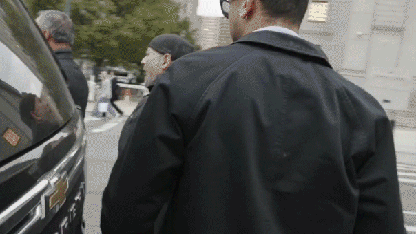 mamdani-caught-on-camera-getting-chased-out-of-manhattan-square;-protester-blasts-him-as-‘antisemite’