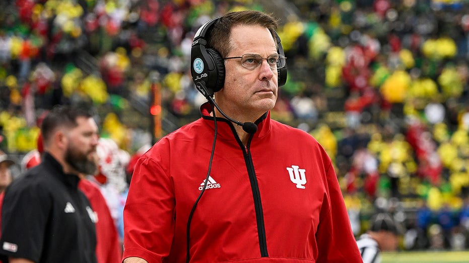 indiana-extends-curt-cignetti-on-massive-8-year-deal-as-penn-state-loses-out-on-coaching-target