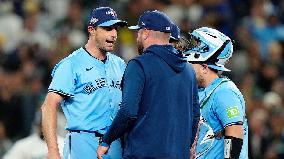 blue-jays’-max-scherzer-refuses-to-leave-mound-in-heated-exchange-with-manager-in-game-4-win