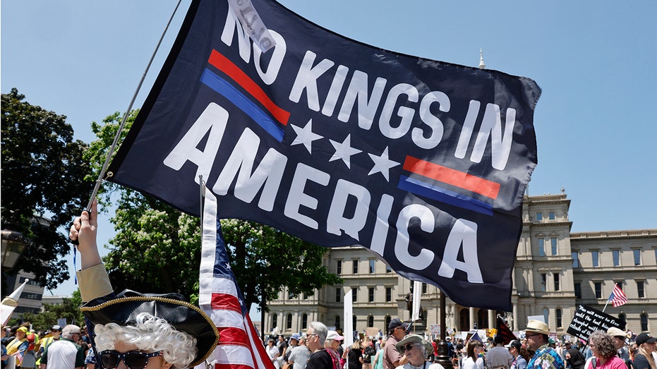 nationwide-unrest-looms-as-‘no-kings’-demonstrators-begin-to-gather-in-major-us-cities