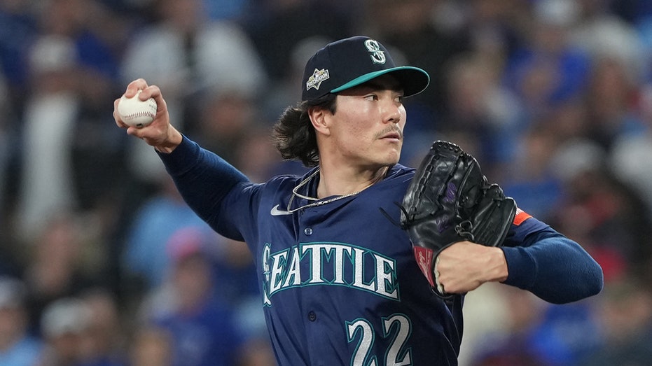 mariners-pitcher’s-media-availability-interrupted-by-audible-scream-in-locker-room-after-crushing-game-7-loss