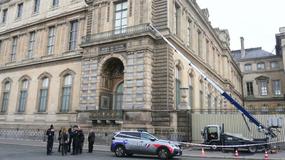 how-louvre-burglars-obtained-truck-mounted-lift-to-make-off-with-jewels-worth-more-than-$100m