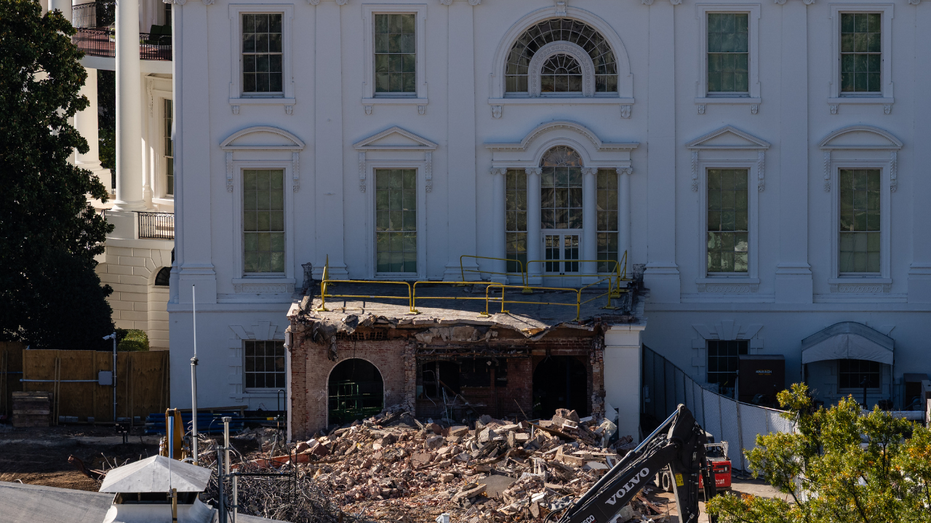 photos:-the-making-of-trump’s-white-house-ballroom,-a-look-at-the-construction-progress
