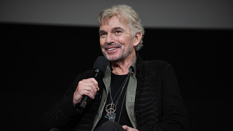billy-bob-thornton-dishes-on-cowboys-owner-jerry-jones’-acting-prowess-after-‘landman’-cameo