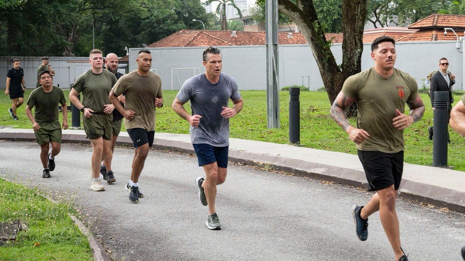 hegseth-works-out-with-us-troops-in-malaysia-as-war-department-vows-‘we-will-be-fit,-not-fat’