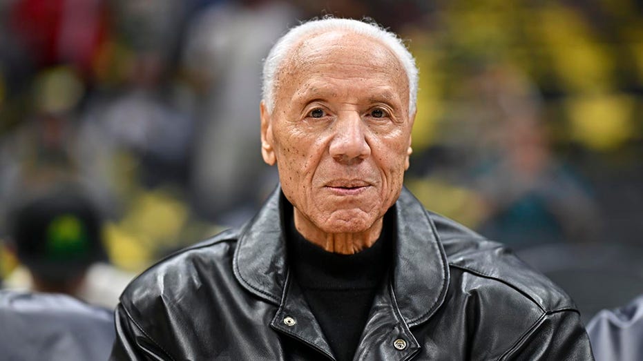 nba-legend-lenny-wilkens,-rare-hall-of-fame-inductee-as-player-and-coach,-dead-at-88