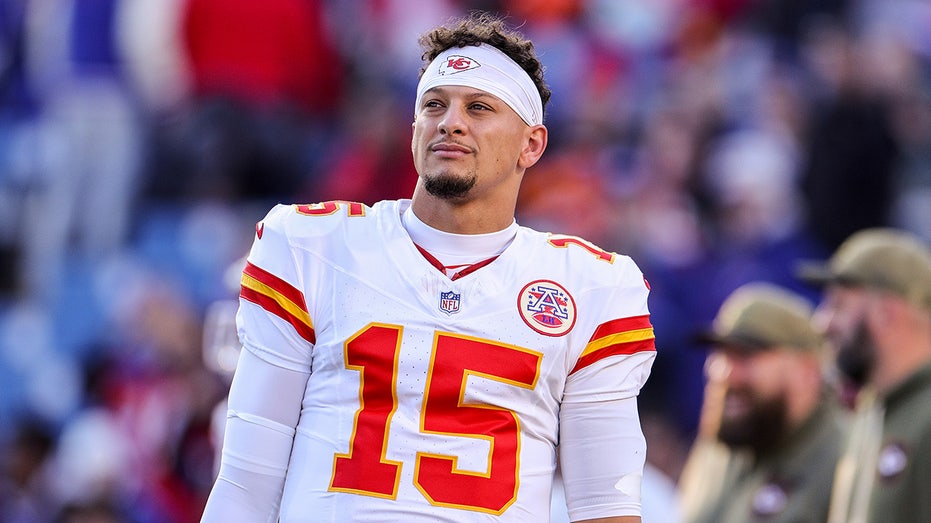 chiefs’-patrick-mahomes-takes-clear-stance-on-sports-betting:-‘i-just-stay-away-from-it’