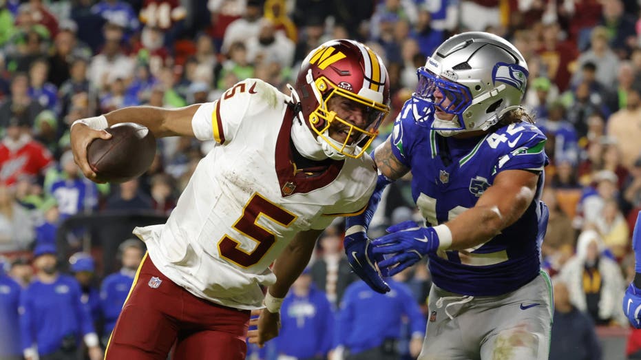 joe-theismann-urges-jayden-daniels-to-play-smart,-‘protect-yourself’-after-latest-injury