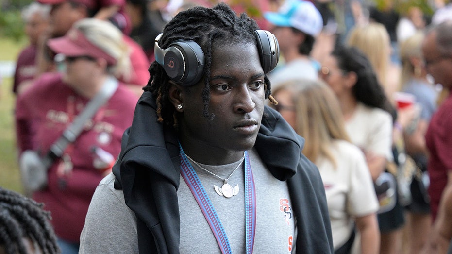 florida-state-football’s-ethan-pritchard-leaves-rehab-after-shooting,-reunites-with-teammates