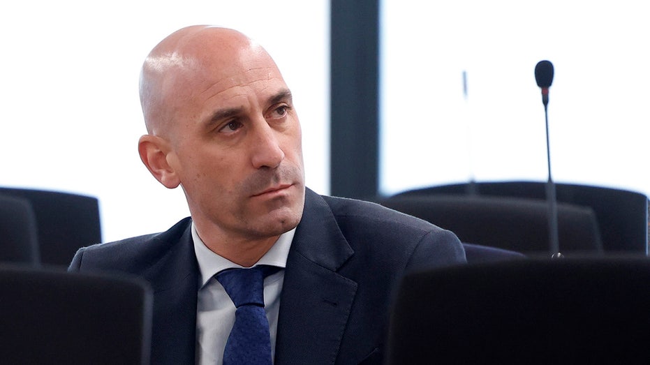 disgraced-ex-spanish-soccer-boss-pelted-with-eggs-by-uncle-while-promoting-book