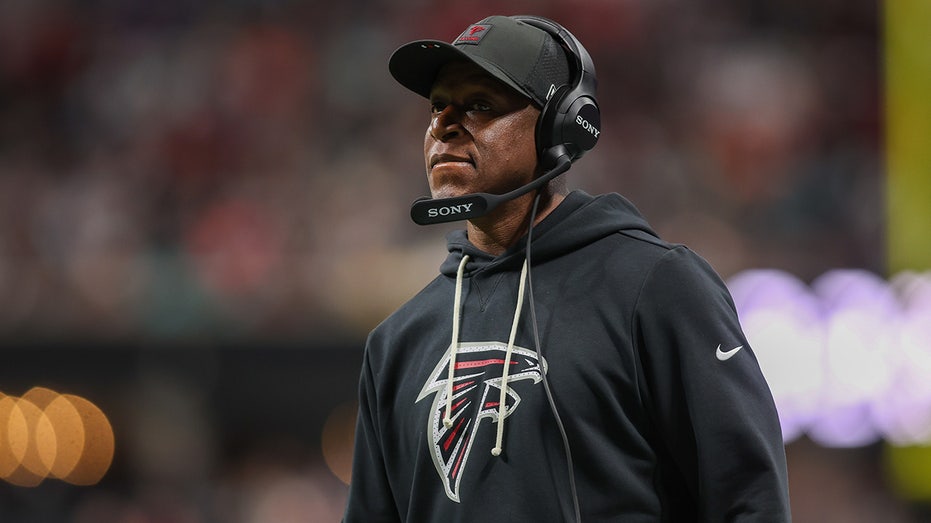 falcons-coach-raheem-morris-defends-michael-penix-jr-after-viral-clip:-‘feel-bad-for-the-kid’