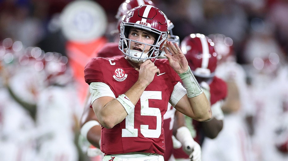 college-football-playoff-rankings:-alabama-tumbles-after-close-loss-to-oklahoma