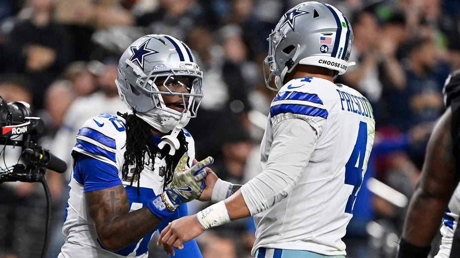 cowboys’-ceedee-lamb-clears-up-rumors-about-why-he,-teammate-were-benched-vs-raiders